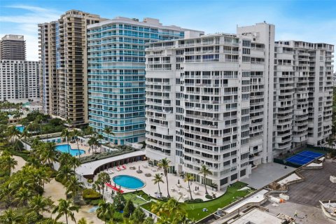 Condominio en Bal Harbour, Florida, 3 dormitorios  № 2153402