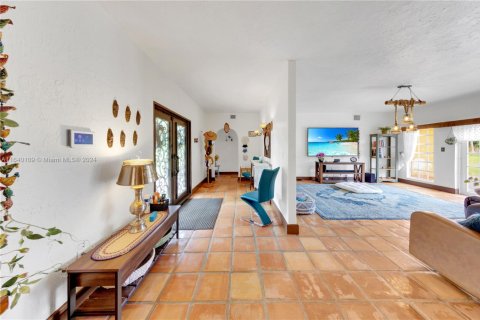 Villa ou maison à vendre à Miami, Floride: 5 chambres, 299.52 m2 № 1867205 - photo 19