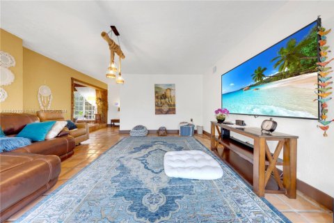 Villa ou maison à vendre à Miami, Floride: 5 chambres, 299.52 m2 № 1867205 - photo 2
