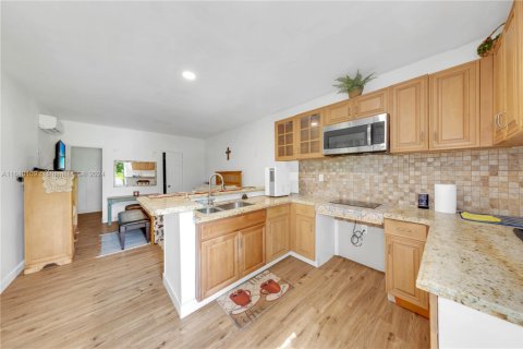 Villa ou maison à vendre à Miami, Floride: 5 chambres, 299.52 m2 № 1867205 - photo 8