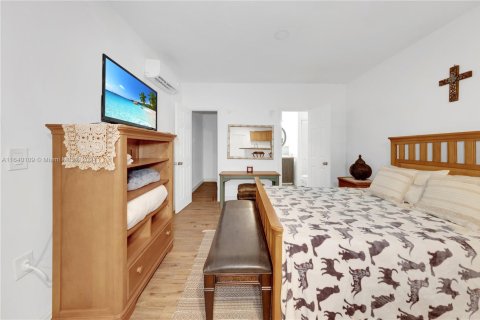 Villa ou maison à vendre à Miami, Floride: 5 chambres, 299.52 m2 № 1867205 - photo 13