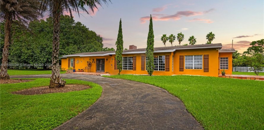 Casa en Miami, Florida 5 dormitorios, 299.52 m2 № 1867205