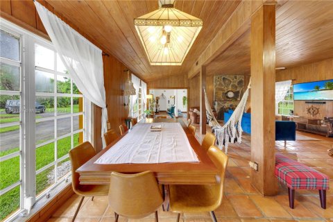 Villa ou maison à vendre à Miami, Floride: 5 chambres, 299.52 m2 № 1867205 - photo 4