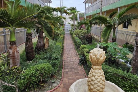 Снять в аренду кондоминиум в Майами-Бич, Флорида 1 спальня, 54.16м2, № 2046451 - фото 25