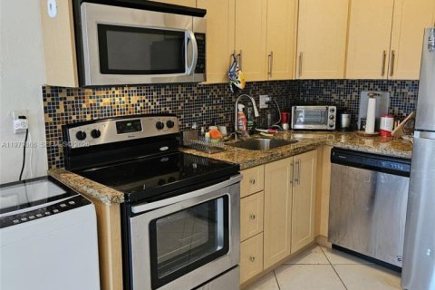 Снять в аренду кондоминиум в Майами-Бич, Флорида 1 спальня, 54.16м2, № 2046451 - фото 3