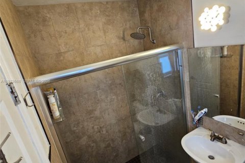 Снять в аренду кондоминиум в Майами-Бич, Флорида 1 спальня, 54.16м2, № 2046451 - фото 11