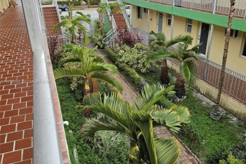 Снять в аренду кондоминиум в Майами-Бич, Флорида 1 спальня, 54.16м2, № 2046451 - фото 20