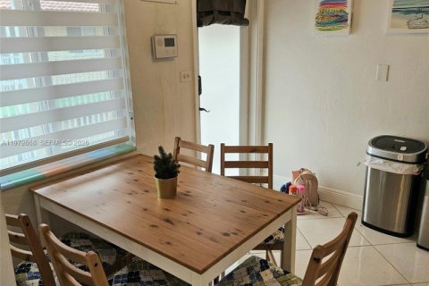 Снять в аренду кондоминиум в Майами-Бич, Флорида 1 спальня, 54.16м2, № 2046451 - фото 16