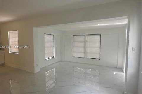 Villa ou maison à louer à Fort Lauderdale, Floride: 3 chambres, 113.25 m2 № 2168885 - photo 11