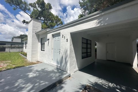 Villa ou maison à louer à Fort Lauderdale, Floride: 3 chambres, 113.25 m2 № 2168885 - photo 2