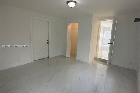 Villa ou maison à louer à Fort Lauderdale, Floride: 3 chambres, 113.25 m2 № 2168885 - photo 6