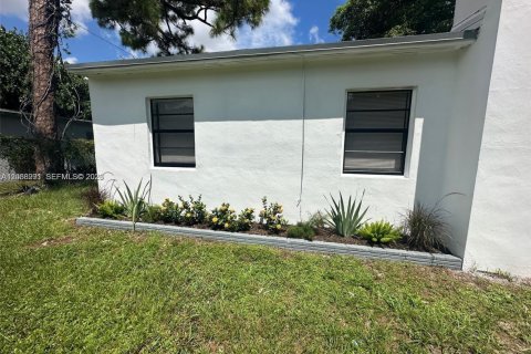 Villa ou maison à louer à Fort Lauderdale, Floride: 3 chambres, 113.25 m2 № 2168885 - photo 4