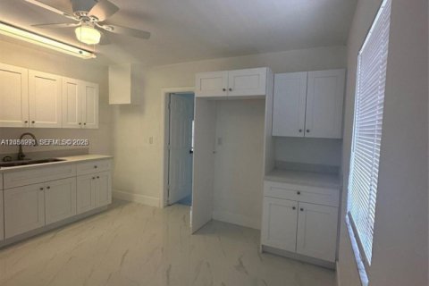 Villa ou maison à louer à Fort Lauderdale, Floride: 3 chambres, 113.25 m2 № 2168885 - photo 12
