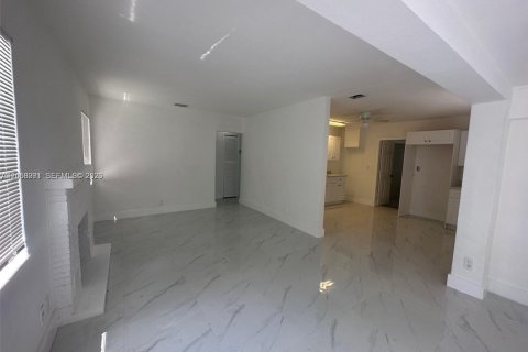 Villa ou maison à louer à Fort Lauderdale, Floride: 3 chambres, 113.25 m2 № 2168885 - photo 5