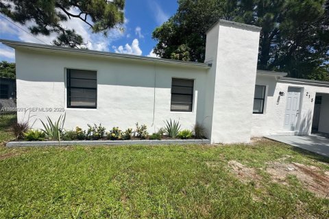 Villa ou maison à louer à Fort Lauderdale, Floride: 3 chambres, 113.25 m2 № 2168885 - photo 3