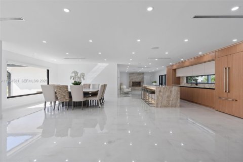 Villa ou maison à vendre à Miami, Floride: 6 chambres, 402.92 m2 № 2054948 - photo 7