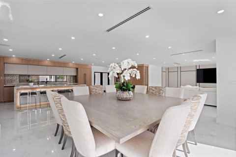 Villa ou maison à vendre à Miami, Floride: 6 chambres, 402.92 m2 № 2054948 - photo 11