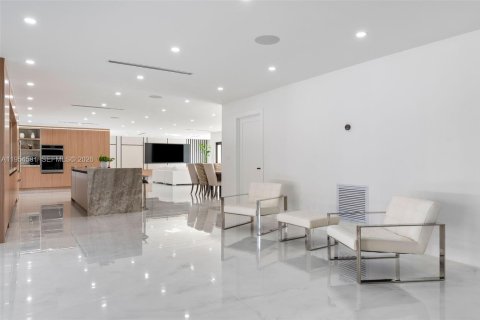 Villa ou maison à vendre à Miami, Floride: 6 chambres, 402.92 m2 № 2054948 - photo 25