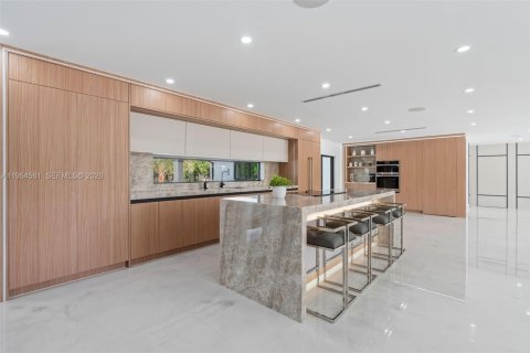 Villa ou maison à vendre à Miami, Floride: 6 chambres, 402.92 m2 № 2054948 - photo 16
