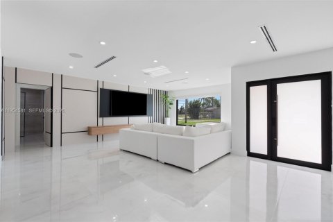 Villa ou maison à vendre à Miami, Floride: 6 chambres, 402.92 m2 № 2054948 - photo 9