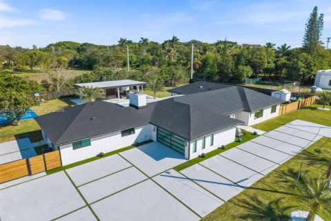 Villa ou maison à vendre à Miami, Floride: 6 chambres, 402.92 m2 № 2054948 - photo 4