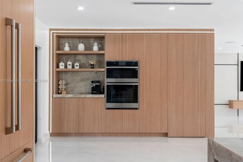 Villa ou maison à vendre à Miami, Floride: 6 chambres, 402.92 m2 № 2054948 - photo 18