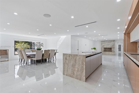 Villa ou maison à vendre à Miami, Floride: 6 chambres, 402.92 m2 № 2054948 - photo 24