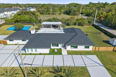 Villa ou maison à vendre à Miami, Floride: 6 chambres, 402.92 m2 № 2054948 - photo 5