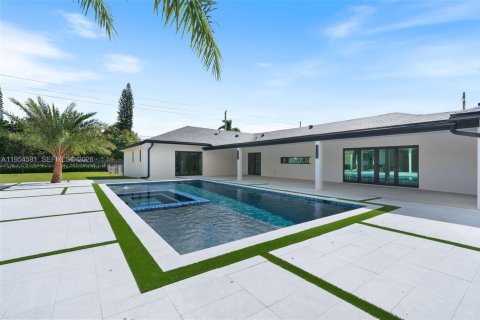 Villa ou maison à vendre à Miami, Floride: 6 chambres, 402.92 m2 № 2054948 - photo 30