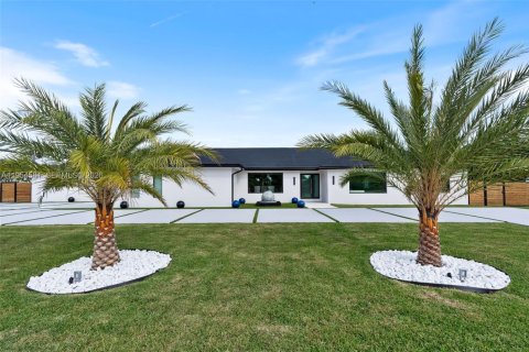 Villa ou maison à Miami, Floride 6 chambres, 402.92 m2 № 2054948