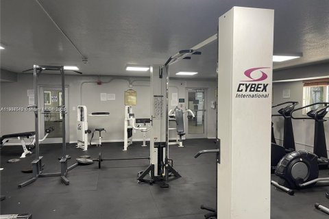 Снять в аренду виллу или дом в Катлер-Бей, Флорида 3 спальни, 40372.35м2, № 1963909 - фото 12