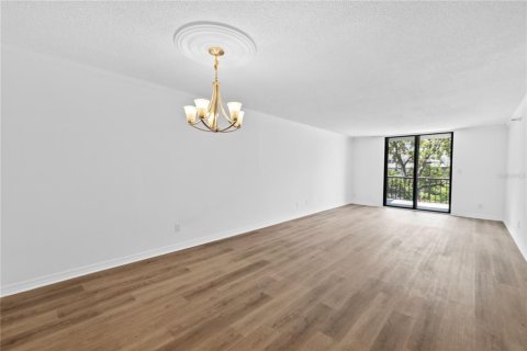 Copropriété à louer à Tampa, Floride: 2 chambres, 105.54 m2 № 1807222 - photo 5
