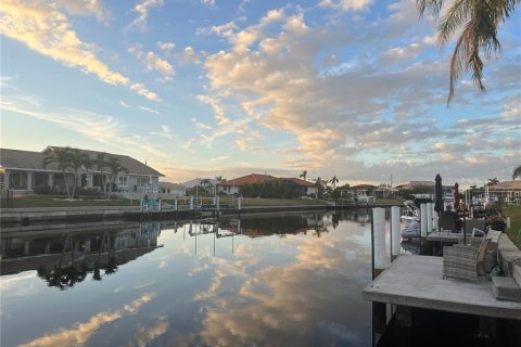 Condominio en alquiler en Punta Gorda, Florida, 2 dormitorios, 77.95 m2 № 1810466 - foto 1