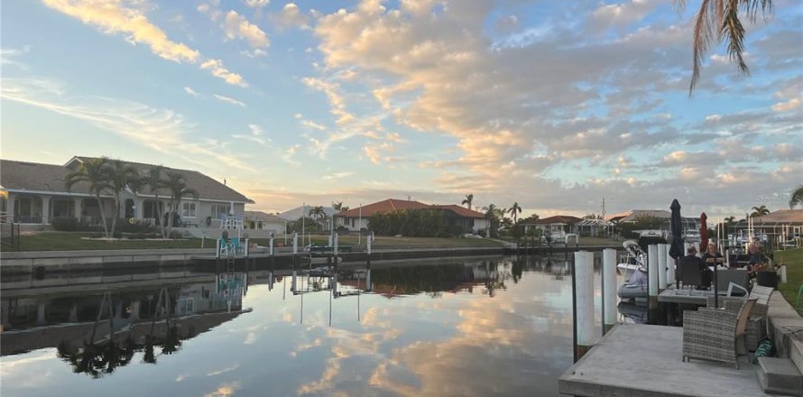 Condominio en Punta Gorda, Florida, 2 dormitorios  № 1810466