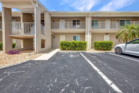 Condominio en alquiler en Punta Gorda, Florida, 2 dormitorios, 77.95 m2 № 1810466 - foto 2