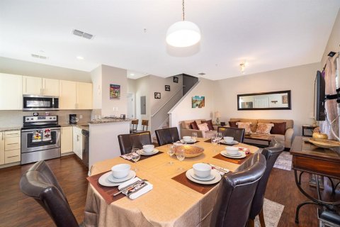 Townhouse in Kissimmee, Florida 4 bedrooms, 157.38 sq.m. № 2098959 - photo 3