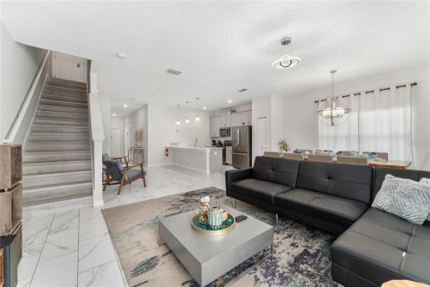 Townhouse in STOREY LAKE in Kissimmee, Florida 5 bedrooms, 201.41 sq.m. № 1803749 - photo 14