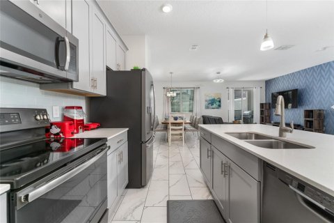 Townhouse in STOREY LAKE in Kissimmee, Florida 5 bedrooms, 201.41 sq.m. № 1803749 - photo 3