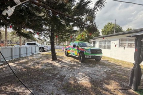 House in Lauderhill, Florida 4 bedrooms, 101.82 sq.m. № 2041405 - photo 4