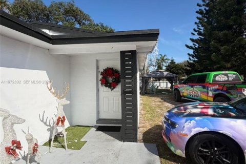 Villa ou maison à Lauderhill, Floride 4 chambres, 101.82 m2 № 2041405