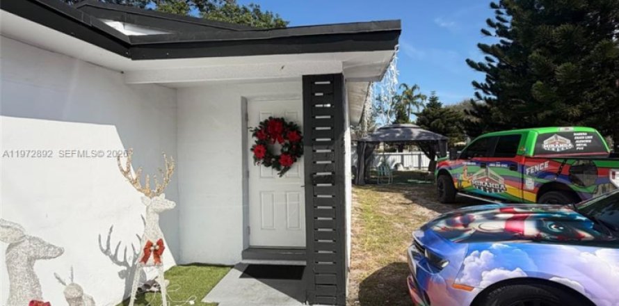 House in Lauderhill, Florida 4 bedrooms, 101.82 sq.m. № 2041405