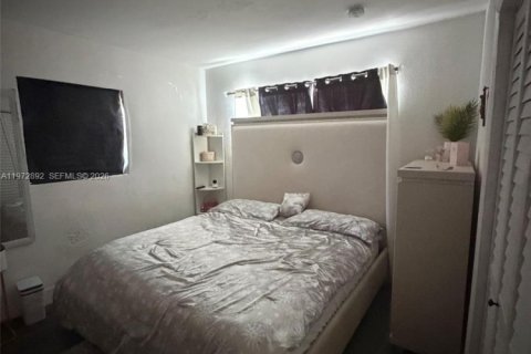 House in Lauderhill, Florida 4 bedrooms, 101.82 sq.m. № 2041405 - photo 9