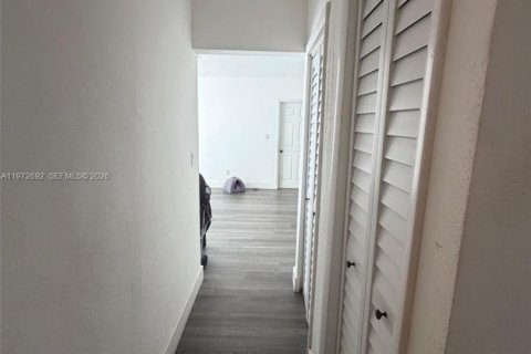 House in Lauderhill, Florida 4 bedrooms, 101.82 sq.m. № 2041405 - photo 6