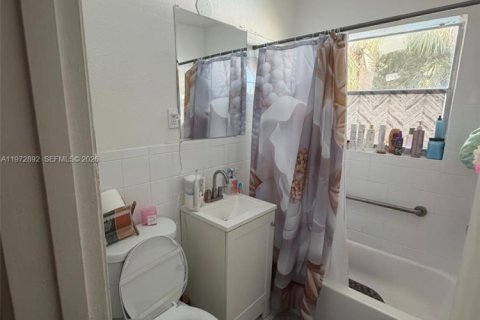 House in Lauderhill, Florida 4 bedrooms, 101.82 sq.m. № 2041405 - photo 7