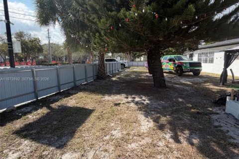 House in Lauderhill, Florida 4 bedrooms, 101.82 sq.m. № 2041405 - photo 5