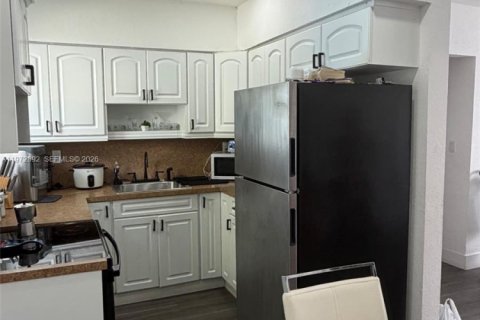 House in Lauderhill, Florida 4 bedrooms, 101.82 sq.m. № 2041405 - photo 3