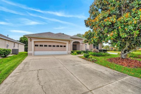House in The Villages, Florida 3 bedrooms, 178.56 sq.m. № 2229712