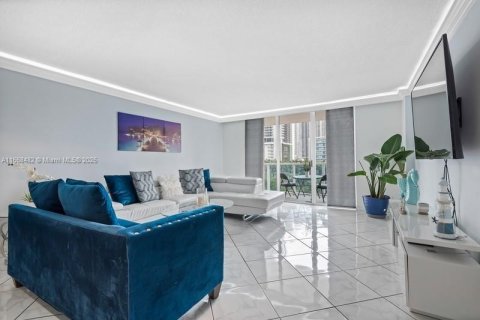Copropriété à vendre à Hollywood, Floride: 2 chambres, 117.99 m2 № 1692997 - photo 2