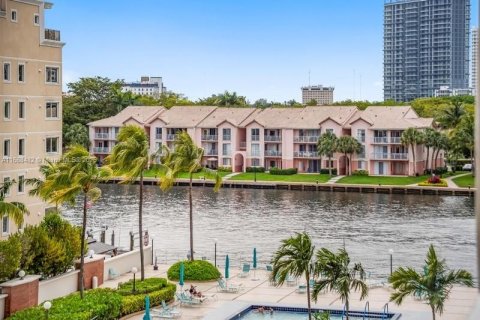 Copropriété à vendre à Hollywood, Floride: 2 chambres, 117.99 m2 № 1692997 - photo 11