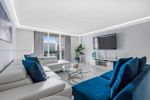 Copropriété à vendre à Hollywood, Floride: 2 chambres, 117.99 m2 № 1692997 - photo 9